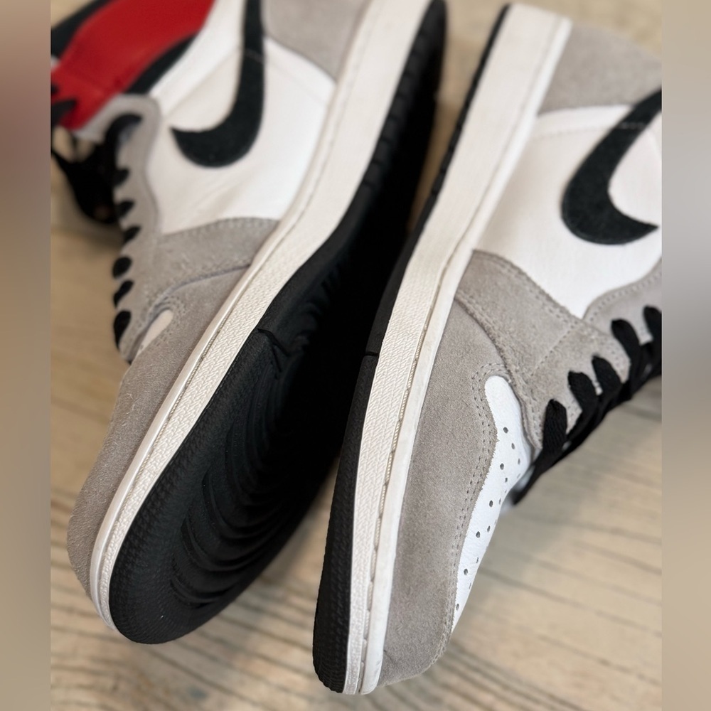 Men’s Nike Air Jordan 1 Retro High in light smoke and gray size 11 - Picture 11 of 13